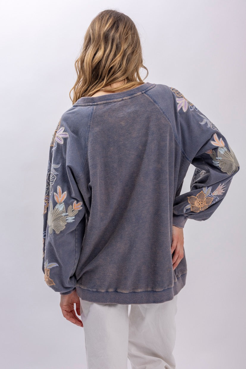 BLUE VELVET Floral Embroidery Raglan Sleeve Pullover