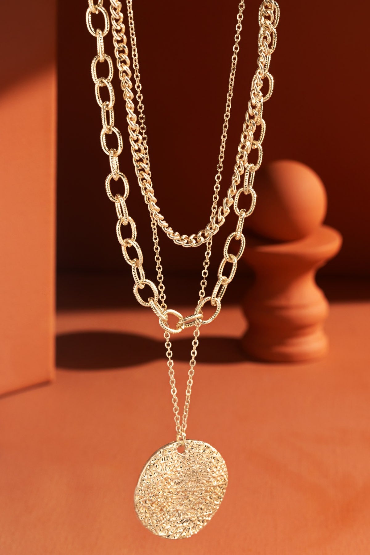 URBANISTA Vintage Link Necklace With Hammered Pendant
