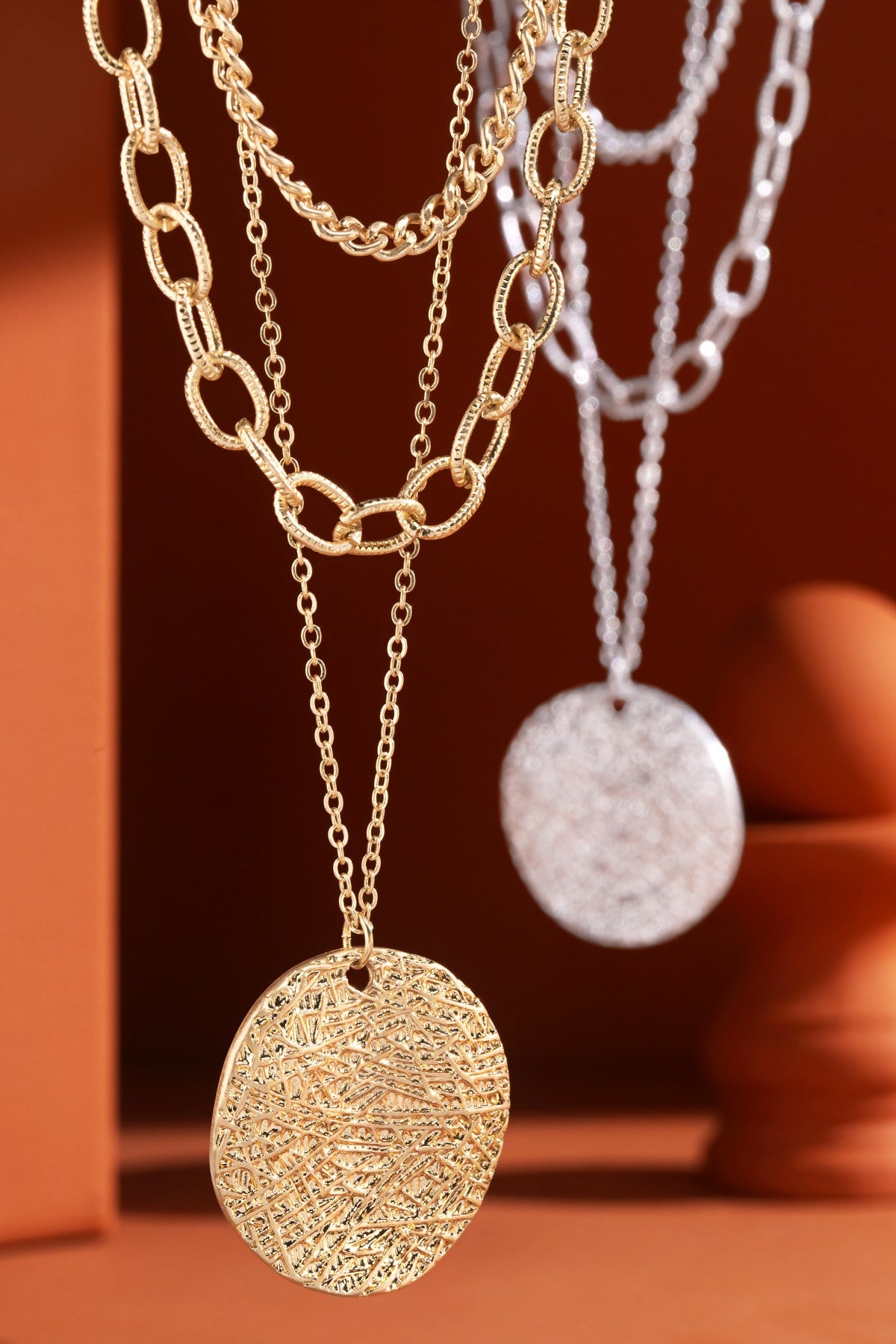 URBANISTA Vintage Link Necklace With Hammered Pendant