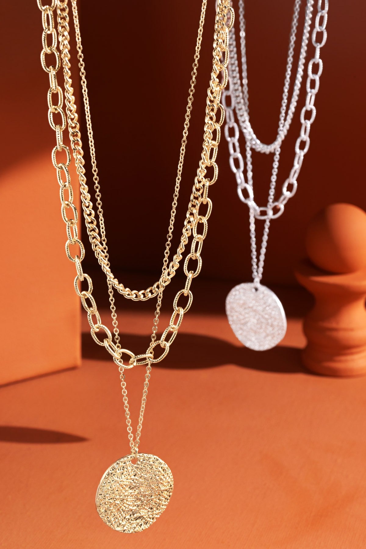 URBANISTA Vintage Link Necklace With Hammered Pendant