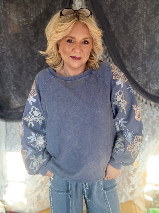 BLUE VELVET Floral Embroidery Raglan Sleeve Pullover