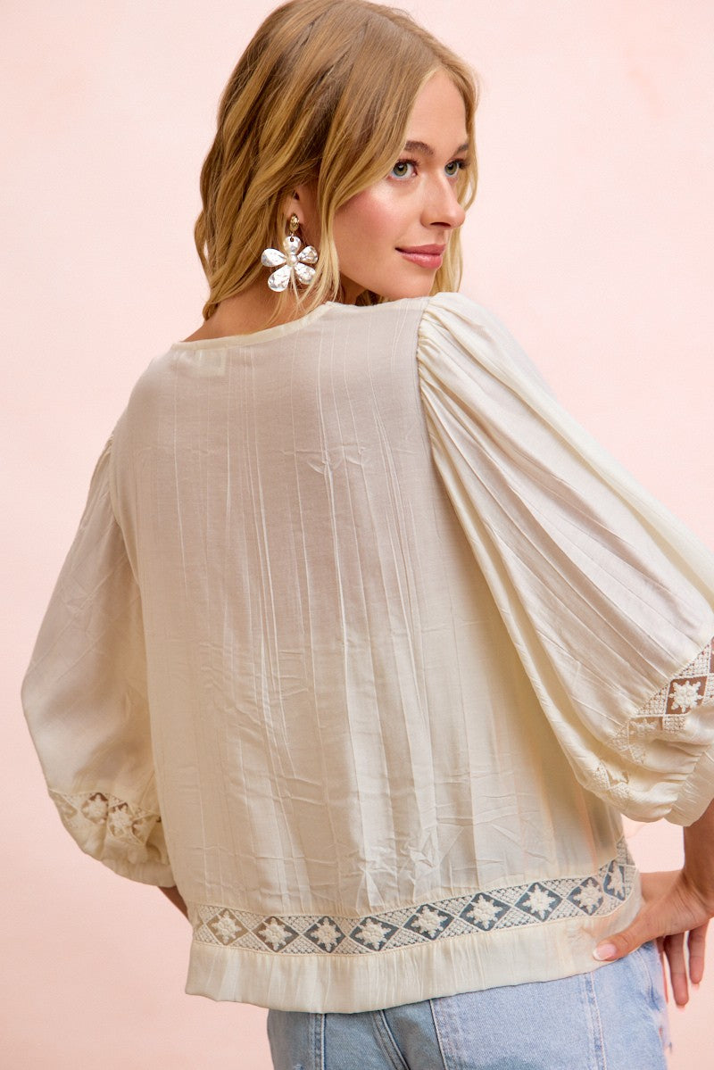 BIBI Crinkle Woven V Neck Top