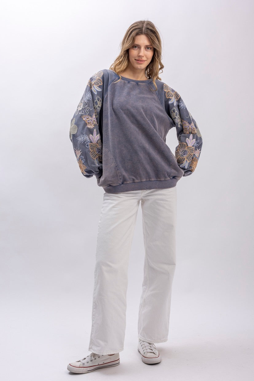 BLUE VELVET Floral Embroidery Raglan Sleeve Pullover
