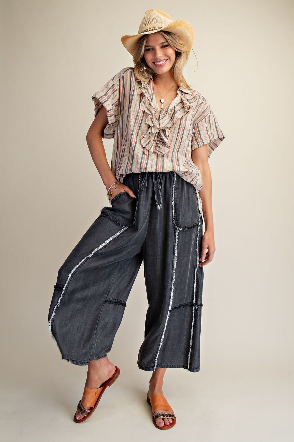 EASEL Crinkle Striped Blouse