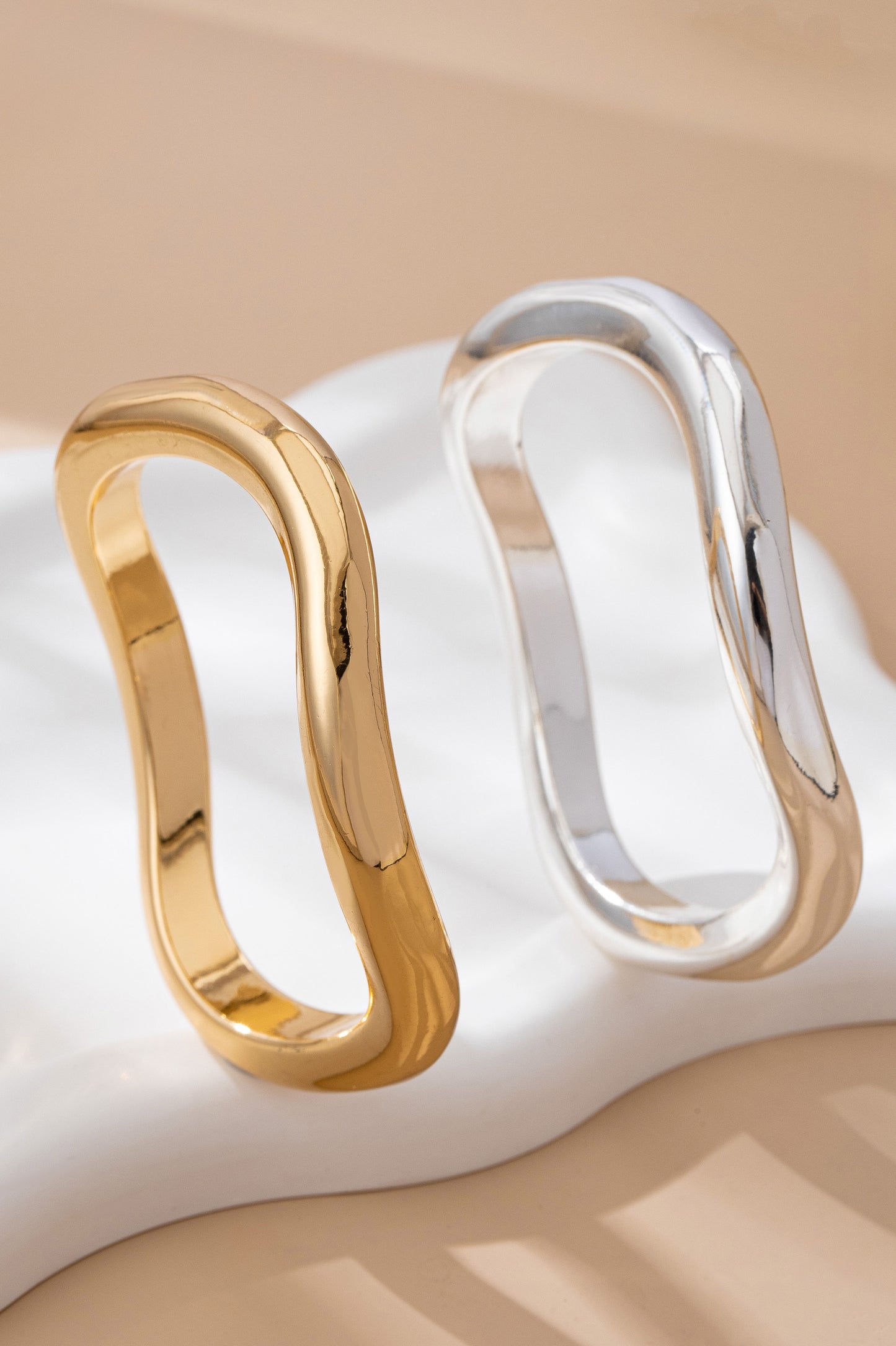JOSSLYN Two-Tone Wavy Tube Bangle Duo