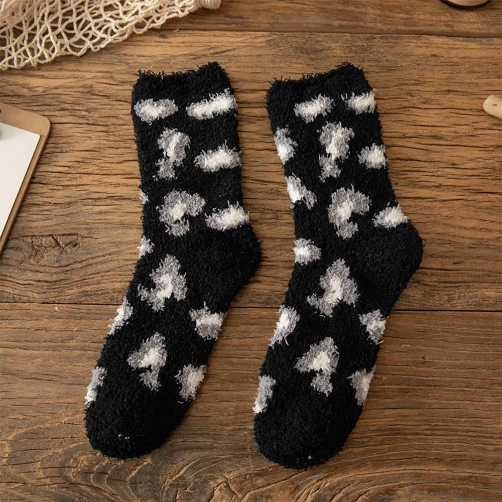 JUDSON Soft Plush Leopard Print Socks