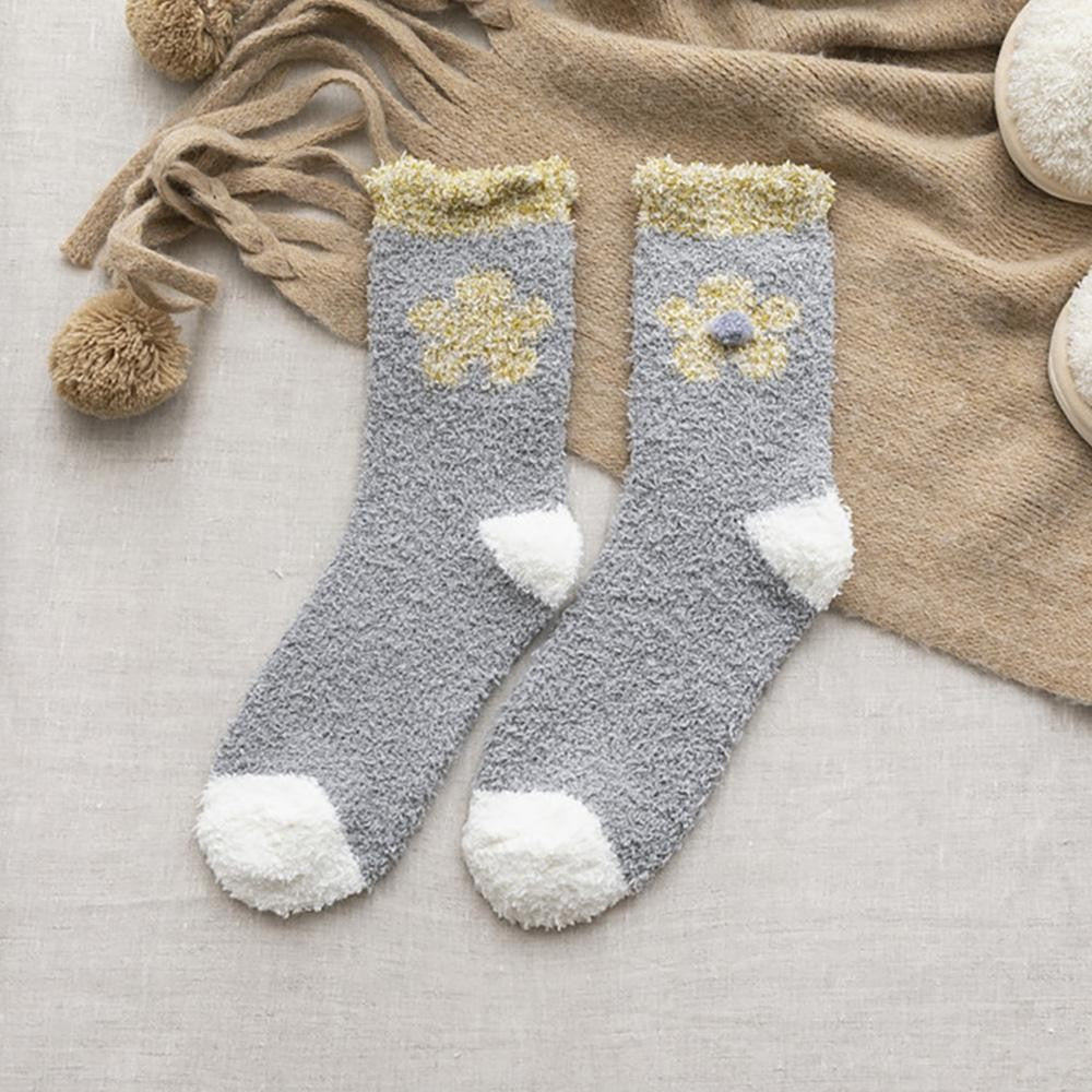 JUDSON Soft Plush Knit Tinsel Flower Socks