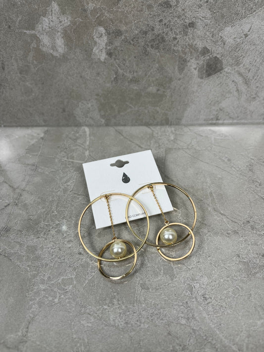 URBANISTA Hoop and Pearl Earrings