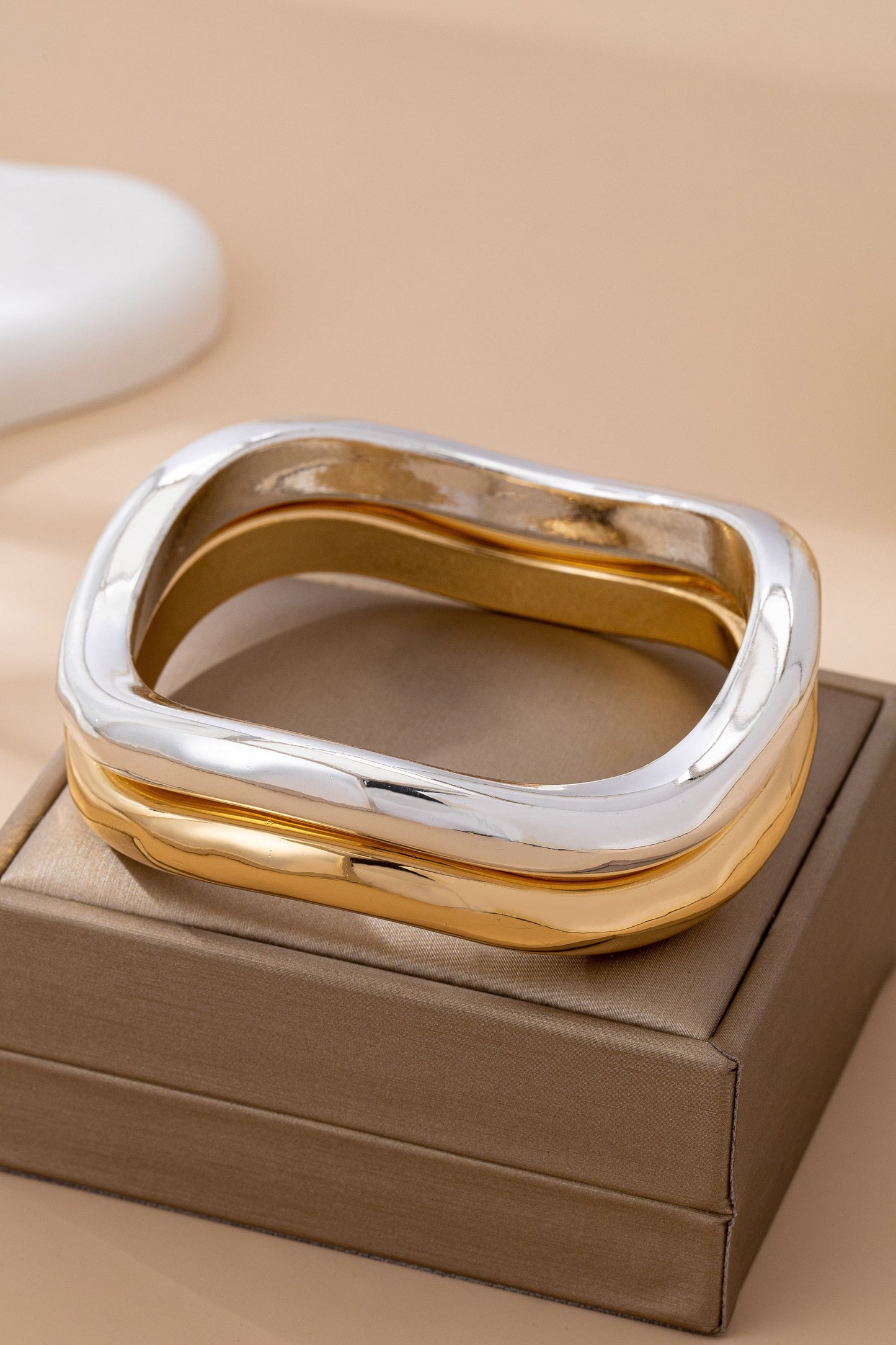 JOSSLYN Two-Tone Wavy Tube Bangle Duo